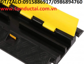 GỜ GIẢM TỐC CAO SU CÓ CHỖ LUỒN DÂY ĐIỆN